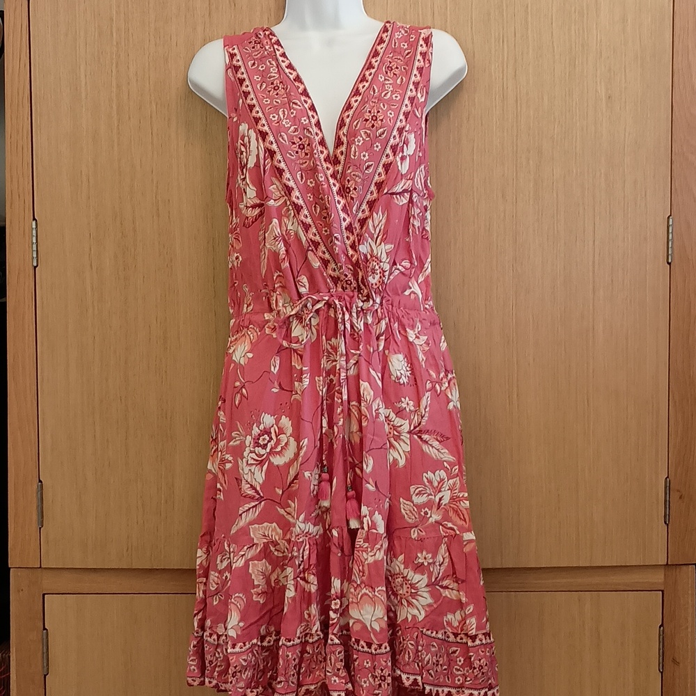 NWOT SZ M Sleeveless "Strawberry" Floral Dress